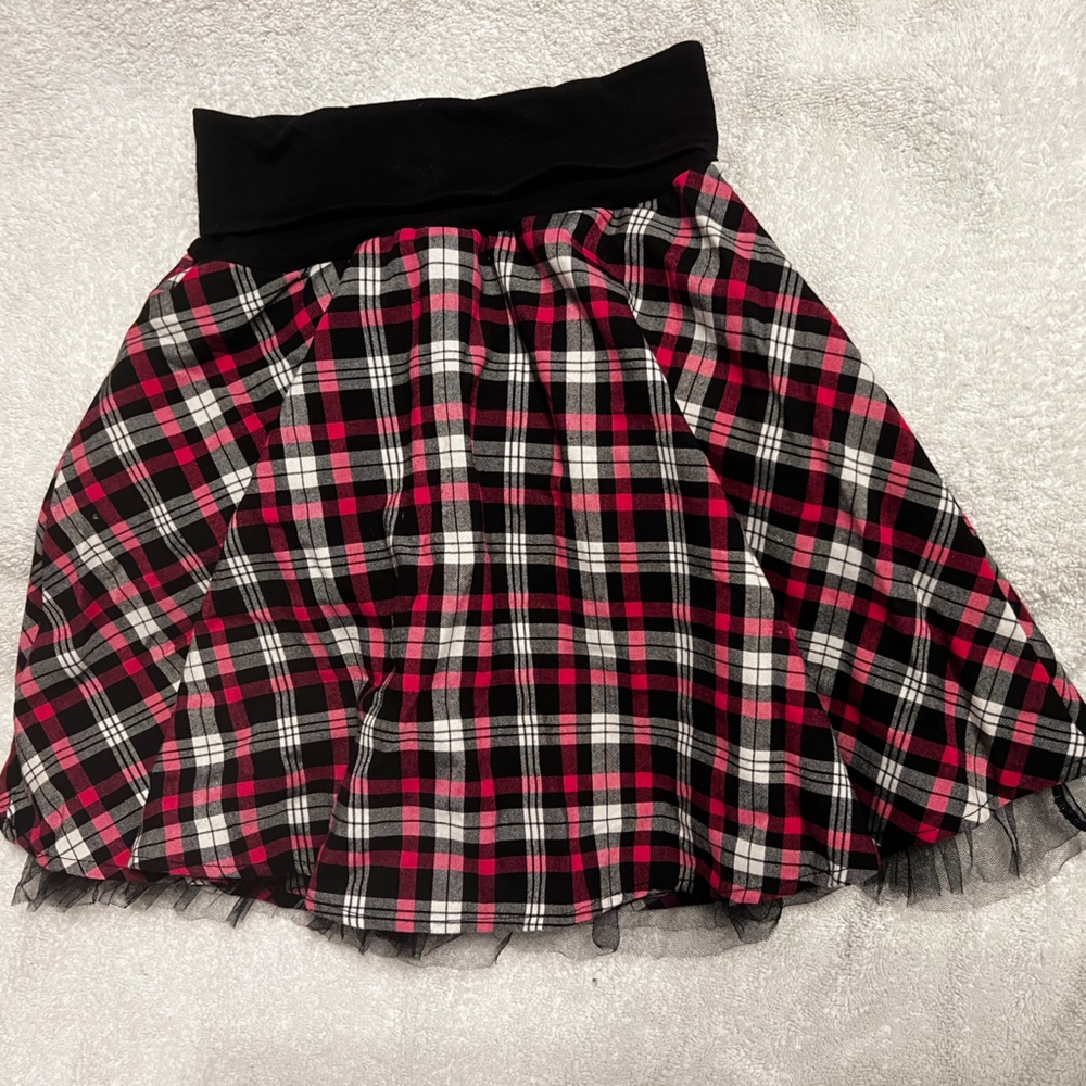Adorable pink plaid skirt!